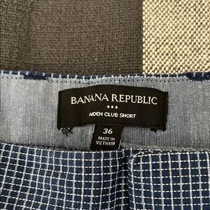 Banana Republic Blue Checkered Men's Flat Front Shorts